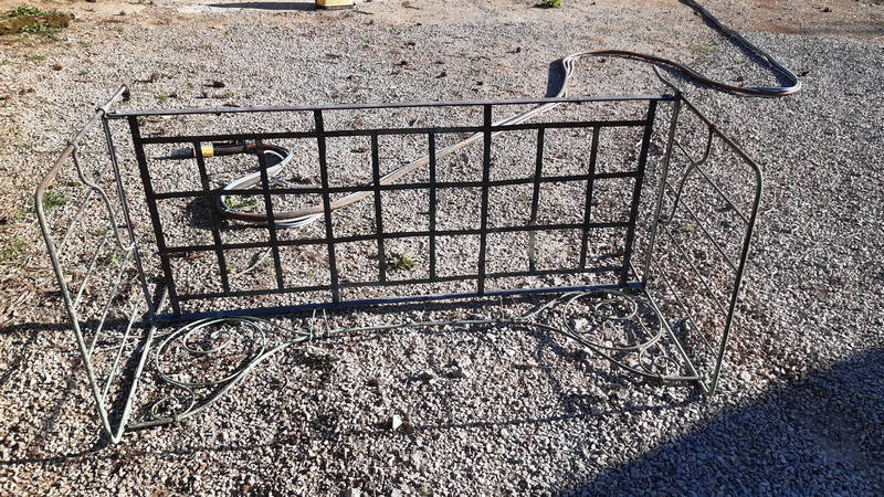 lit-metal-avant-decapage-christophe-aveyron-services-800x450
