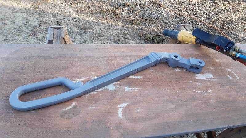 poignee-pompe-metal-apres-decapage-christophe-aveyron-services-800x450